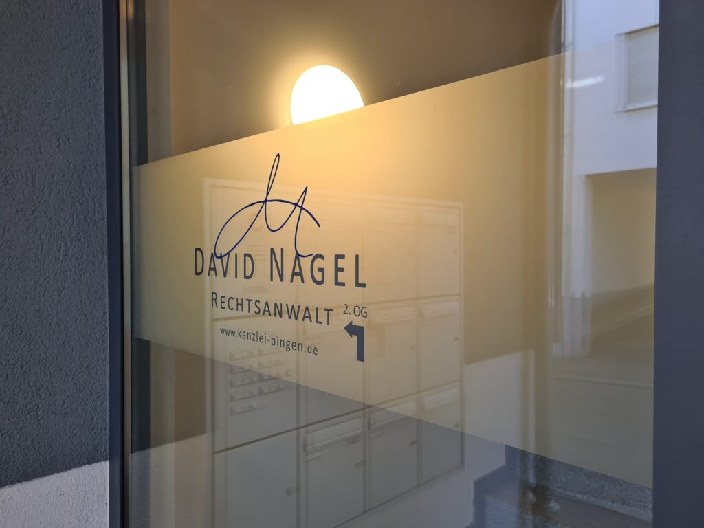 Foto: Eingang Kanzlei Bingen mit Schriftzug David Nagel